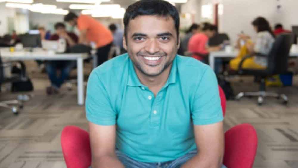 তিনি দীপেন্দ্র গয়াল। জোম্যাটোর সহ-প্রতিষ্ঠাতা, অধিকর্তা এবং সিইও। দীপেন্দ্রর জন্ম পঞ্জাবের মুক্তসরে। মধ্যবিত্ত পরিবারের ছেলে দীপেন্দ্রর মা-বাবা দু’জনেই শিক্ষক ছিলেন।