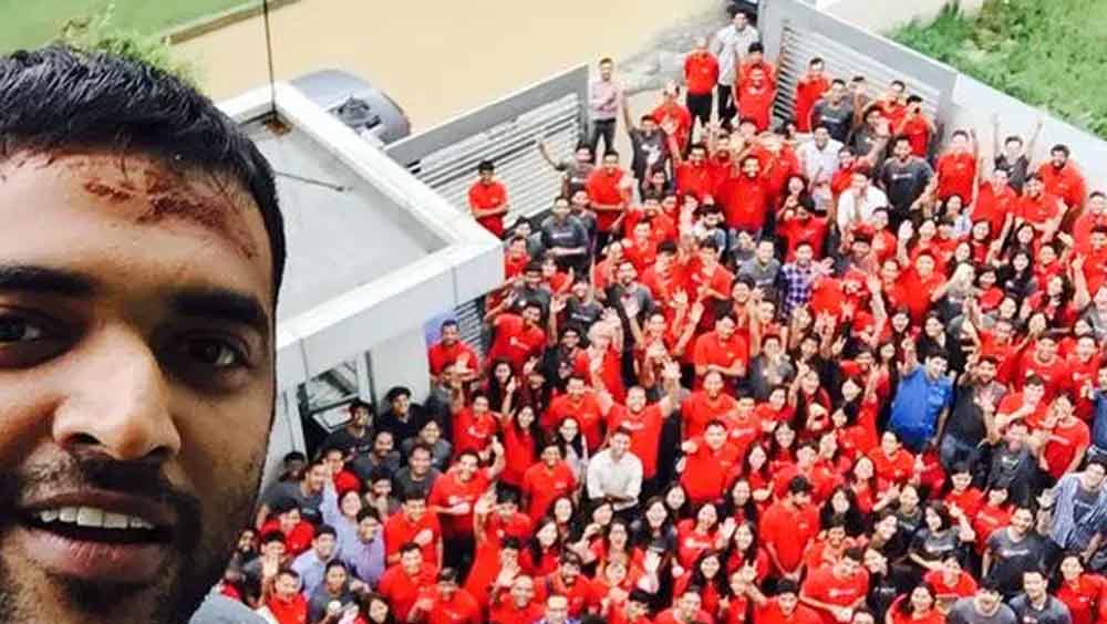 ২০০৮ সালে স্টার্টআপ নিয়ে নামলেও গত বুধবারই প্রথম শেয়ার বাজারে পা রাখে জোম্যাটো। শেয়ার প্রতি দাম রাখা হয় ৭৬ টাকা।