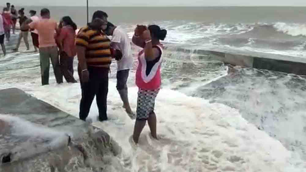 দিঘা বা তাজপুরের মতো জায়গায় বেড়াতে যাওয়ার প্রধান শর্তই হল পর্যটককে করোনামুক্ত হতে হবে।