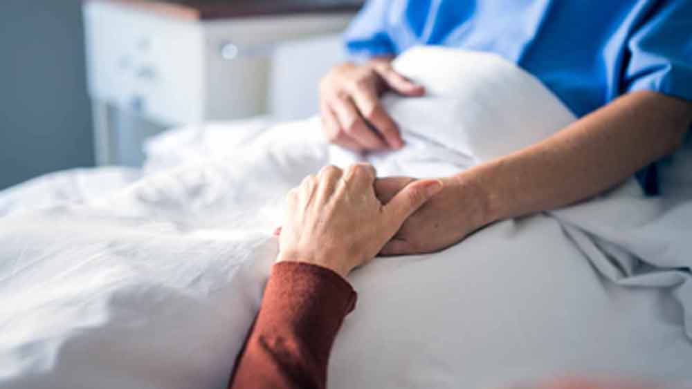 এই ২৯ বছর সন্তানরা তাঁর পাশে ছিলেন। তাঁর চিকিৎসায় কোনও খামতি রাখেননি। এর মাঝে ছেলে-মেয়েদের বিয়ে হয়েছে, নাতি-নাতনিও হয়ে গিয়েছে।