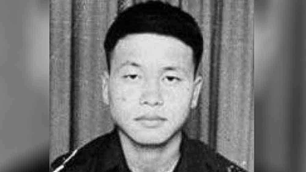 লেফটেন্যান্ট কেইসিং ক্লিফোর্ড ননগ্রাম: ১২ জম্মু-কাশ্মীর লাইট ইনফ্যান্ট্রিতে নিযুক্ত ছিলেন। কার্গিল যুদ্ধের সময় বাতালিক সেক্টরে ছিলেন তিনি। পাহাড় বেয়ে উঠে শত্রুপক্ষকে আটকে দেওয়ার জন্য এগোতেই পাহাড়ের উপর থেকে পাক হানাদাররা তাঁদের লক্ষ্য করে প্রবল গোলাবর্ষণ করে।