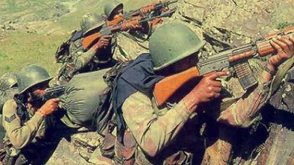 ক্যাপ্টেন শশীভূষণ গিলধিয়াল: পিম্পল ১১ কমপ্লেক্সে আর্টিলারি অবজারভেশন পোস্ট অফিসারের দায়িত্বে ছিলেন। লক্ষ্য থেকে যখন ৪০০ মিটার দূরে সে সময় কোম্পানি কমান্ডার এবং সেকেন্ড ইন কমান্ড পাক হানাদারদের গুলিতে আহত হন।