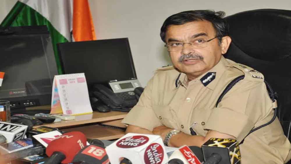 তখনই দেবদূতের মতো এগিয়ে আসেন বিহারের তৎকালীন ডিজিপি অভয়ানন্দ। রাজ্যের আইনশৃঙ্খলা দেখার মাঝেই অবসর সময়ে তিনি আইআইটি-জয়েন্ট এন্ট্রান্স পরীক্ষার ক্লাস নিতে শুরু করলেন।