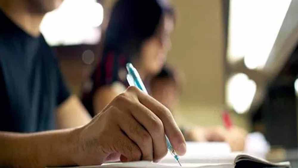 শুভম চেয়েছিলেন জয়েন্ট এন্ট্রান্স পরীক্ষায় বসতে। কিন্তু তার জন্য আলাদা করে টিউশন দেওয়ার ক্ষমতা ছিল না বাবার।