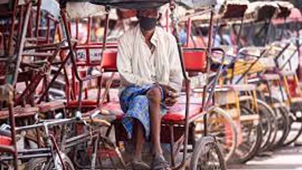 গয়ার অলিগলিতে বেড়ে উঠছিলেন। বাবা রিকশাচালক। কখনও ভাবেননি ছেলে বড় হয়ে ইঞ্জিনিয়ার হবেন। তবে নিজে সে ভাবে পড়াশোনার সুযোগ না পেলেও সামর্থ্য অনুযায়ী ছেলেকে বড় হওয়ার স্বপ্ন দেখিয়েছিলেন।