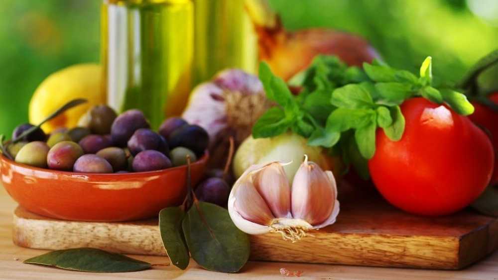 করোনা থেকে সেরে ওঠার সময়ে কখন কী খাবেন?