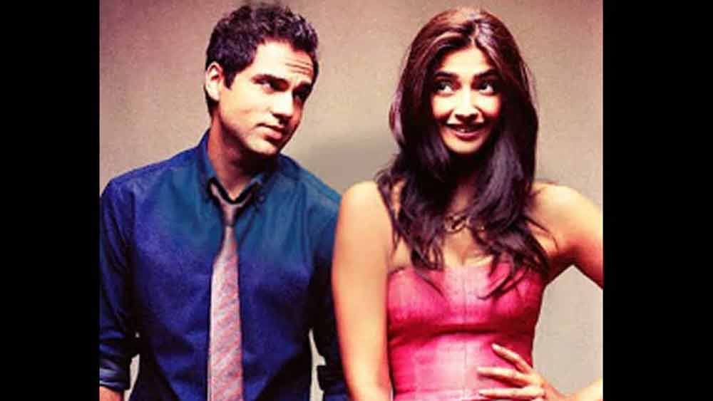 এর পর আর কোনও দিন সোনমের সঙ্গে ছবি না করার সিদ্ধান্ত নিয়েছিলেন। কিন্তু পরিস্থিতির চাপে ২০১৩-র ছবি ‘রঞ্জনা’-তে ফের একসঙ্গে দু’জনকে দেখা গিয়েছিল।