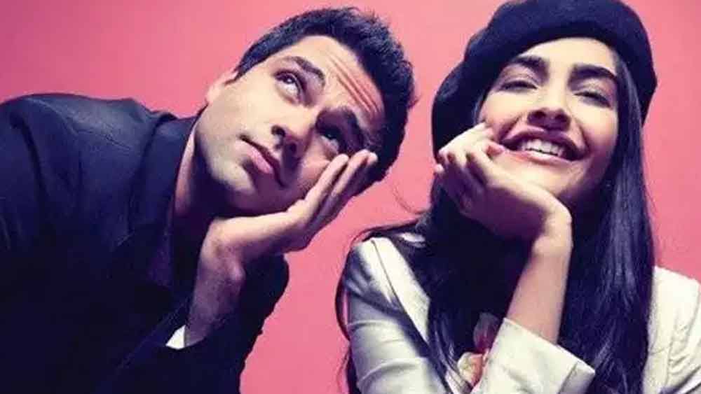 ২০১০ সালে সোনম কপূরের সঙ্গে ‘আয়শা’ ছবি করেছিলেন তিনি। সেই ছবির পর স্পষ্টবক্তা অভয়ের কেরিয়ার আরও তলানিতে যেতে শুরু করেছিল। কারণ ওই ছবির পর তিনি এমন কিছু কথা বলেছিলেন যার ফলে অনিল কপূরের সঙ্গে তাঁর সম্পর্ক খারাপ হয়ে যায়।