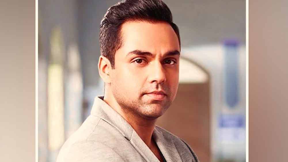 তিনি দেওল পরিবারের ছোট ছেলে অভয়। ধর্মেন্দ্র, সানি, ববির মতো অভিনয়ে অভয়ও অত্যন্ত পারদর্শী। বক্স অফিসে হাতেগোনা কয়েকটি সফল ছবি দিয়ে তাঁর দক্ষতা পরিমাপ করাটা ঠিক নয় বলেই মনে করেন সিনেবোদ্ধারা।