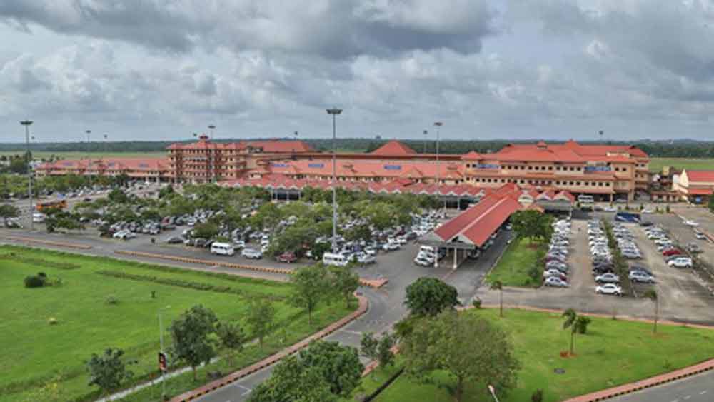 কোচি আন্তর্জাতিক বিমানবন্দর, কোচি: দেশের তৃতীয় ব্যস্ত বিমানবন্দর। এই বিমানবন্দরে ২০২০-র যাত্রী সংখ্যা ছিল ৯৬ লাখ।