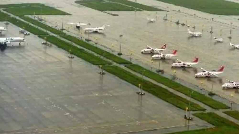 ঝারসুগুদা বিমানবন্দর, ওড়িশা: দ্বিতীয় বিশ্বযুদ্ধের সময় অত্যন্ত ব্যস্ত এই বিমানবন্দর ভারত স্বাধীন হওয়ার পর থেকে পরিত্যক্ত হয়েই পড়েছিল। ২০১৮ সালের ২২ সেপ্টেম্বর ওড়িশার দ্বিতীয় বাণিজ্যিক বিমানবন্দর হিসাবে এটি পুনরায় চালু হয়। ওই দিন প্রধানমন্ত্রী নরেন্দ্র মোদী এর উদ্বোধন করেন।