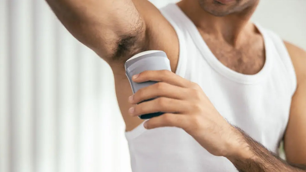 ক্যানসারের মতো অসুখের আশঙ্কা বাড়িয়ে দিতে পারে ডিয়োডোর‌্যান্ট। 