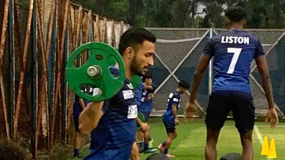 শারীরিক কসরতে ব্যস্ত মনবীর সিংহ। ছবি - এটিকে মোহনবাগান 