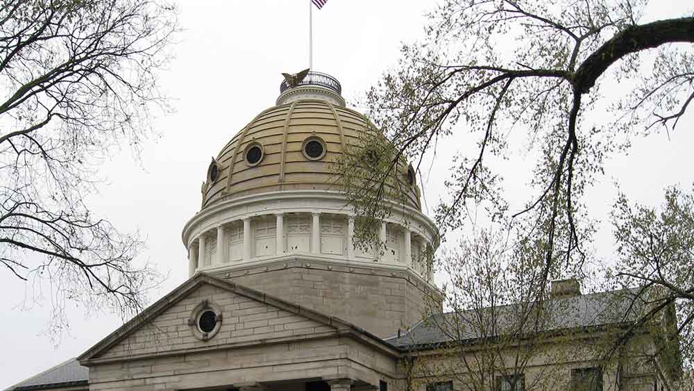 তার পরও অবশ্য রায় গিয়েছে তাঁর বিরুদ্ধেই। স্যানতালকে আদালত জানিয়েছে, পরিস্থিতির সঙ্গে তাঁকেই মানিয়ে নিতে হবে।