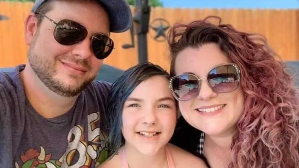 স্ত্রী ও কন্যার সঙ্গে ড্যানিয়েল