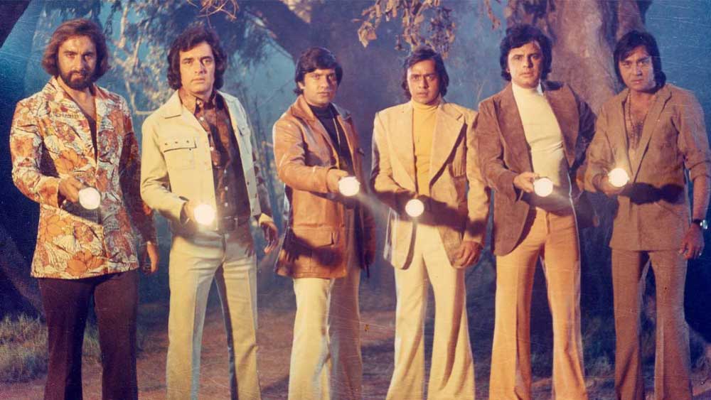 পরিবর্তনের সঙ্গে মানাতে না পেরে পিছিয়ে পড়তে শুরু করেন অনিল। ছবি কমতে শুরু করে। অনিল জানিয়েছেন, ছবি বাছার ক্ষেত্রেও বেশ কিছু ভুল সিদ্ধান্ত নিয়েছিলেন সেই সময়ে। এই ছবিগুলিই তাঁর অভিনয়ের কেরিয়ারকে নষ্ট করে বলে বহু বার বিভিন্ন সাক্ষাৎকারে স্বীকার করেছিলেন অনিল।