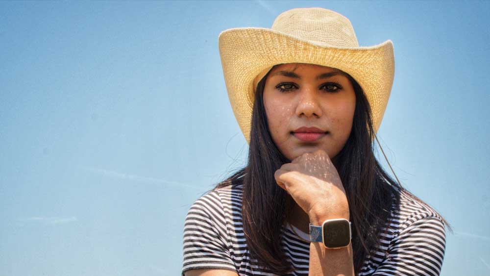 অভাবের সংসারে জন্ম ভবানীর। তামিলনাড়ুর চেন্নাইয়ের মেয়ে। ভবানীর বয়স তখন ১১ বছর। স্কুলে পড়াশোনার পাশাপাশি পড়ুয়াদের নিজের পছন্দমতো খেলা বেছে নেওয়ার সুযোগ ছিল।