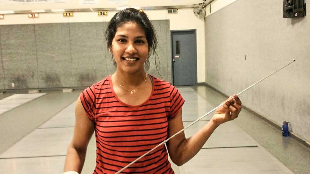 ফেন্সিংয়ের অনুশীলন শুরুর পর পরই ভবানী বুঝেছিলেন তাঁর মতো দরিদ্র পরিবারের মেয়েদের জন্য এই খেলা নয়। এই খেলার খরচ অনেক।