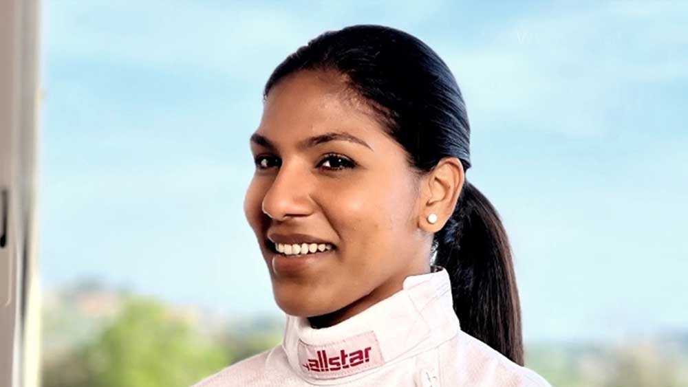 এই পরিস্থিতিতেও মেয়েকে হাল ছাড়তে দেননি মা-বাবা। যত দিন গিয়েছে ভবানীও আরও কঠোর পরিশ্রম করে নিজেকে প্রস্তুত করে তুলেছে।