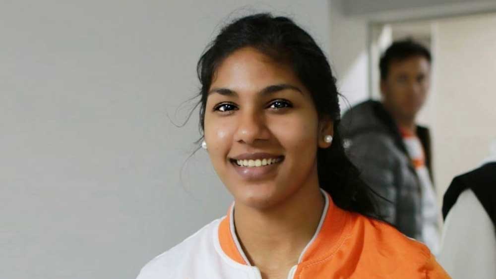 এক বার টুর্নামেন্টে এক প্রশিক্ষকের নজরে পড়ে যান তিনি। ভবানীর মধ্যে সম্ভাবনা দেখেছিলেন তিনি। ভবানীকে প্রশিক্ষণ দিতে রাজিও হয়ে যান।