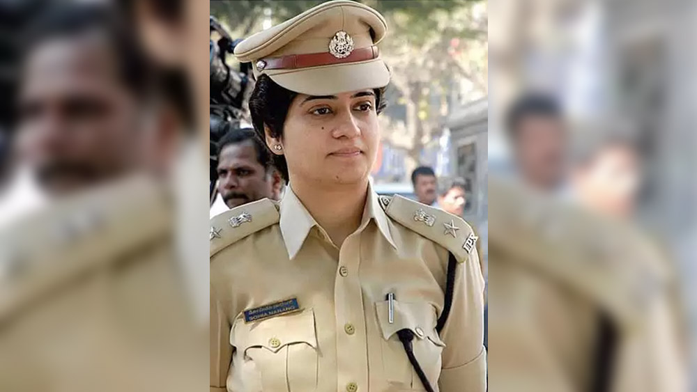 সমাজের চোখে পুলিশকর্তার সম্মান এবং তাঁর সমাজ বদলানোর ক্ষমতাই আকৃষ্ট করেছিল সনিয়াকে। উচ্চ মাধ্যমিক পরীক্ষা দিয়েই ইউপিএসসির প্রস্তুতি নিতে শুরু করেছিলেন সনিয়া।