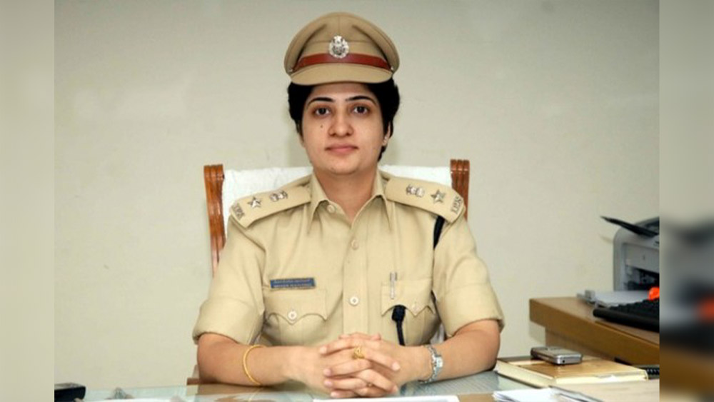 ২০০৬ সালের ঘটনাটি যখন ঘটে সনিয়া তখন কর্নাটকের দেবাঙ্গেরের পুলিশ সুপার। দু’বছর হল যোগ দিয়েছেন পুলিশ সার্ভিসে। বয়স সবে ২৭।  