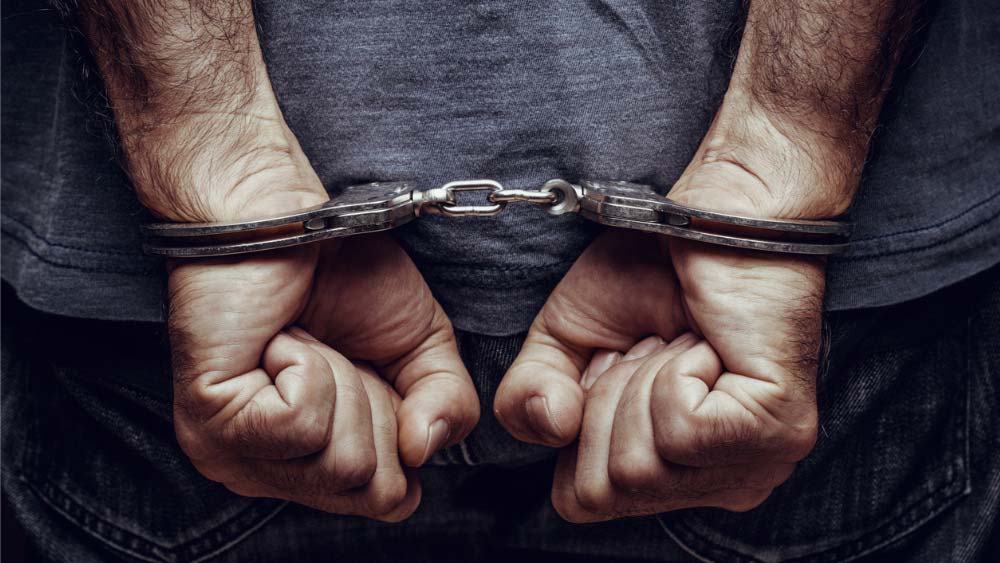 ২০০৪ সালে পুলিশ বিভাগে কেরিয়ার শুরু সনিয়ার। ২৫ বছরের শিক্ষানবীশ পুলিশকর্তাকে প্রথমেই পাঠানো হয়েছিল কর্নাটকের গুলবর্গা জেলায়। গুলবার্গ অপরাধমূলক কার্যকলাপের জন্য কুখ্যাত। সেখানে তাঁকে ভোট পরিচালনার দায়িত্ব দিয়ে পাঠানো হয়। গুলবার্গে সনিয়ার সুষ্ঠু ভোট পরিচালনা পুলিশ মহলের প্রশংসা পায়।