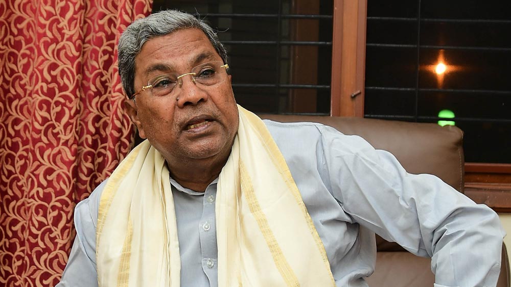 ২০১৩ সালে সরাসরি কর্নাটকের মুখ্যমন্ত্রীকেই চ্যালেঞ্জ জানিয়ে বসেন সনিয়া। কর্নাটকে তখন কংগ্রেসের সরকার। মুখ্যমন্ত্রী সিদ্দারামাইয়া ১৬ হাজার কোটি টাকার খনি কেলেঙ্কারিতে সনিয়ার নাম করেছিলেন।