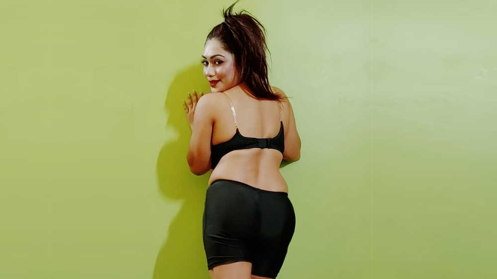 খাস কলকাতার বুকে রমরমিয়ে চলছিল পর্ন র‍্যাকেট। 