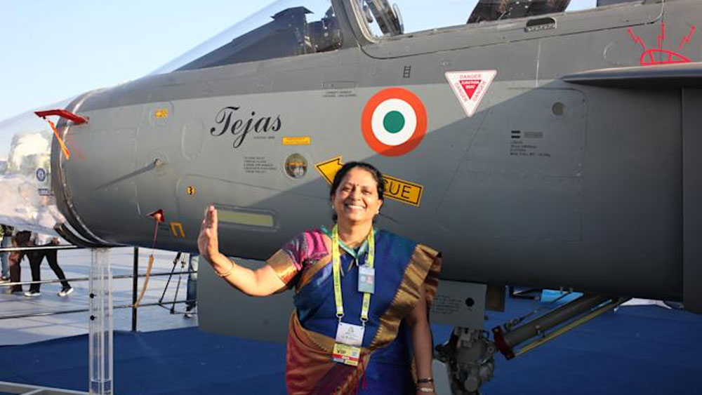 এই জেদের জন্য আজ সারা বিশ্বের কাছে তিনি হয়ে উঠেছেন ‘অগ্নি-কন্যা’, ভারতের ‘মিসাইল ওম্যান’।