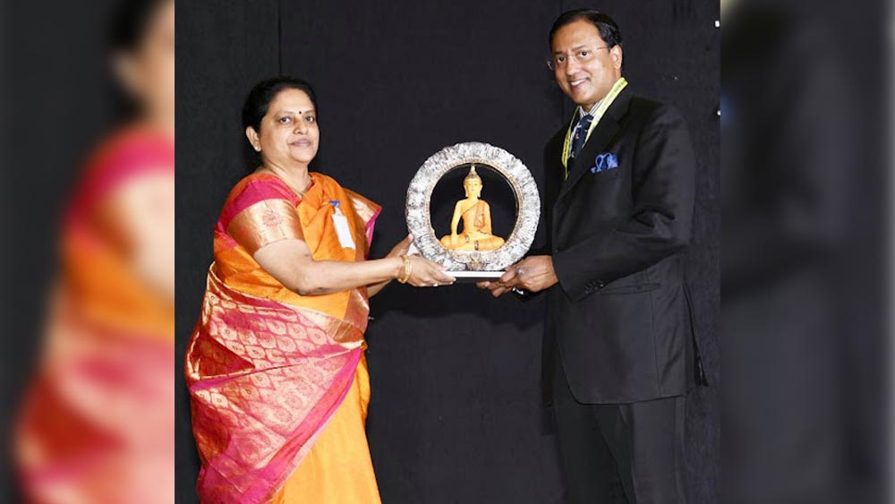 সেই থেকেই নিজের কেরিয়ার বিসর্জন দিয়েছেন তিনি। শত কষ্ট সত্ত্বেও জেদের সঙ্গে সারা জীবন সন্তানদের আগলে রেখেছিলেন।