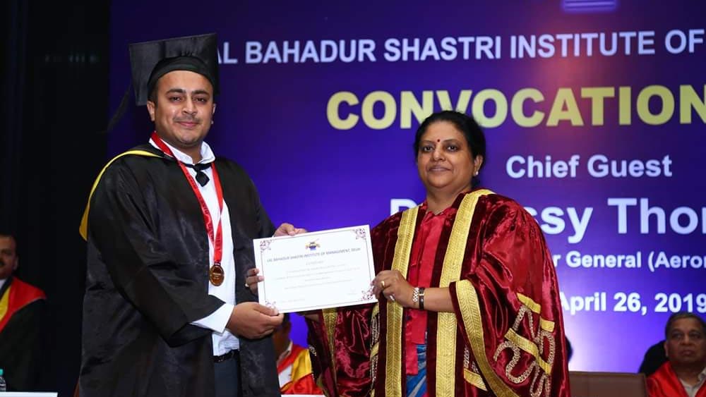 বিটেক পাশের পর তিনি পুণের ইনস্টিটিউট অব আর্মামেন্ট টেকনোলজি থেকে গাইডেড মিসাইল নিয়ে এমটেক পাশ করেন। তার পর ডিফেন্স রিসার্চ অ্যান্ড ডেভেলপমেন্ট অর্গানাইজেশন (ডিআরডিও) থেকে গাইডেড মিসাইল নিয়ে পিএইচডি-ও করেন।