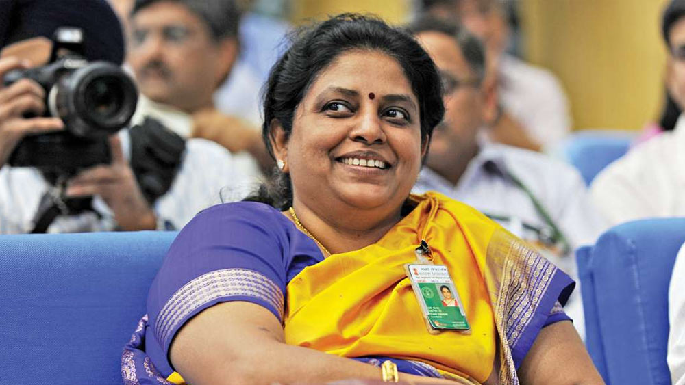 ভারতীয় নৌসেনার কম্যান্ডার সরোজ কুমারের সঙ্গে বিয়ে হয় তাঁর। ছেলের নাম রেখেছেন তেজস। তেজস দেশীয় প্রযুক্তিতে তৈরি প্রথম যুদ্ধবিমান।