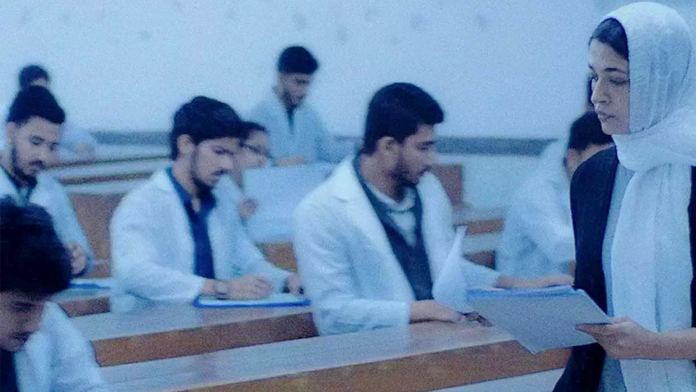 কান-এ প্রদর্শিত বাঁধনের ছবিটি ছিল নারী কেন্দ্রিক। মধ্যবয়সী এক সহকারী অধ্যাপক মুখ্য চরিত্র। বাঁধন ওই চরিত্রেই অভিনয় করেন। কান-এ ছবিটি শেষ হওয়ার পর তাঁকে উঠে দাঁড়িয়ে অভিনন্দন জানিয়েছিলেন জুরিরা। 