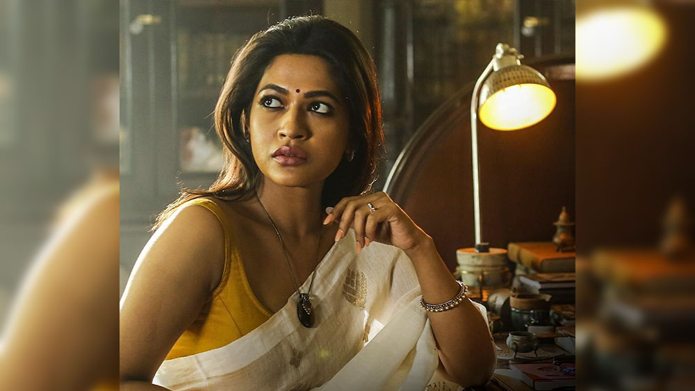 সেই বাঁধনকে এবার দেখা যাবে এ পার বাংলার একটি ওয়েবসিরিজে। সৃজিত মুখোপাধ্যায়ের পরিচালনায় একটি পরিচিত বাংলা ওটিটি প্ল্যাটফর্মে ওয়েব সিরিজটি মুক্তি পেতে চলেছে ১৩ অগস্ট। নাম ‘রবীন্দ্রনাথ এখানে কখনও খেতে আসেননি।’ 