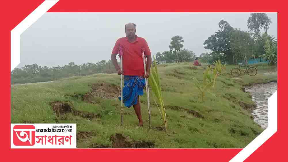 ক্রাচে ভর দিয়েই চলছে বন বাঁচানোর যুদ্ধ।