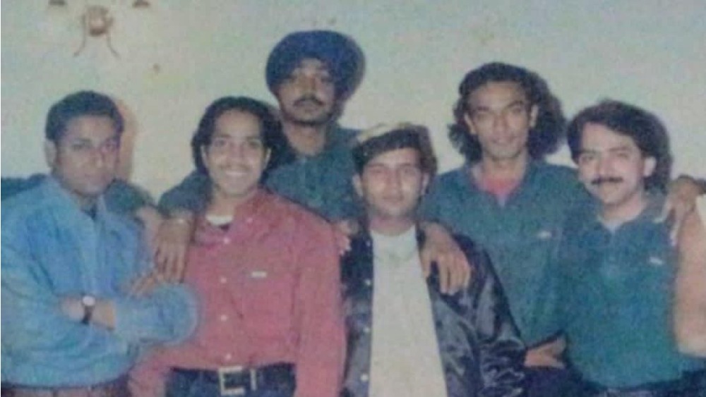 শুধু মিকাই নন, মিকার আরও পাঁচ ভাইও বাবার সঙ্গে কীর্তন করতেন। মিকা ছিলেন পরিবারের সবচেয়ে ছোট ছেলে।