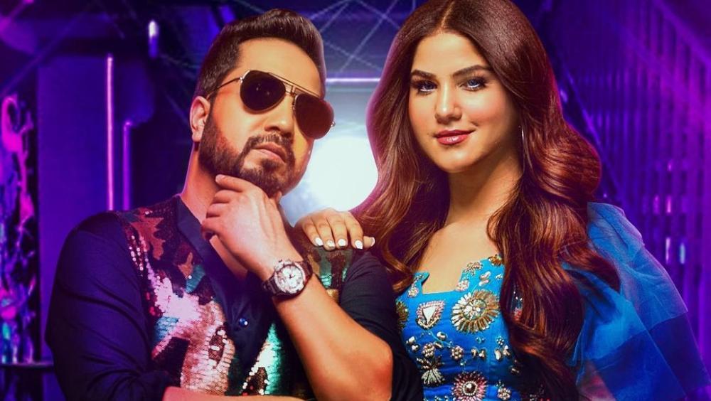 পরবর্তী সাফল্য আসে ২০০১ সালে অ্যালবাম ‘গাব্রু’-র হাত ধরে। এরপর ‘ও সনম জানেমন’, ‘সামথিং সামথিং’-এর মতো একের পর এক হিট অ্যালবাম বার করছিলেন তিনি। মিকার ছোঁয়া পেয়ে সব গানই সুপারহিট হতে শুরু করে।