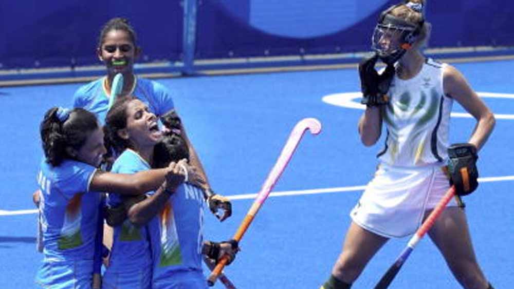 অলিম্পিক্স সরাসরি: দক্ষিণ আফ্রিকাকে ৪-৩ গোলে হারিয়ে আশা জিইয়ে রাখল ভারত