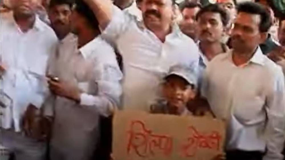 শিল্পা ও রিচার্ডের বিরুদ্ধে প্রতিবাদ 