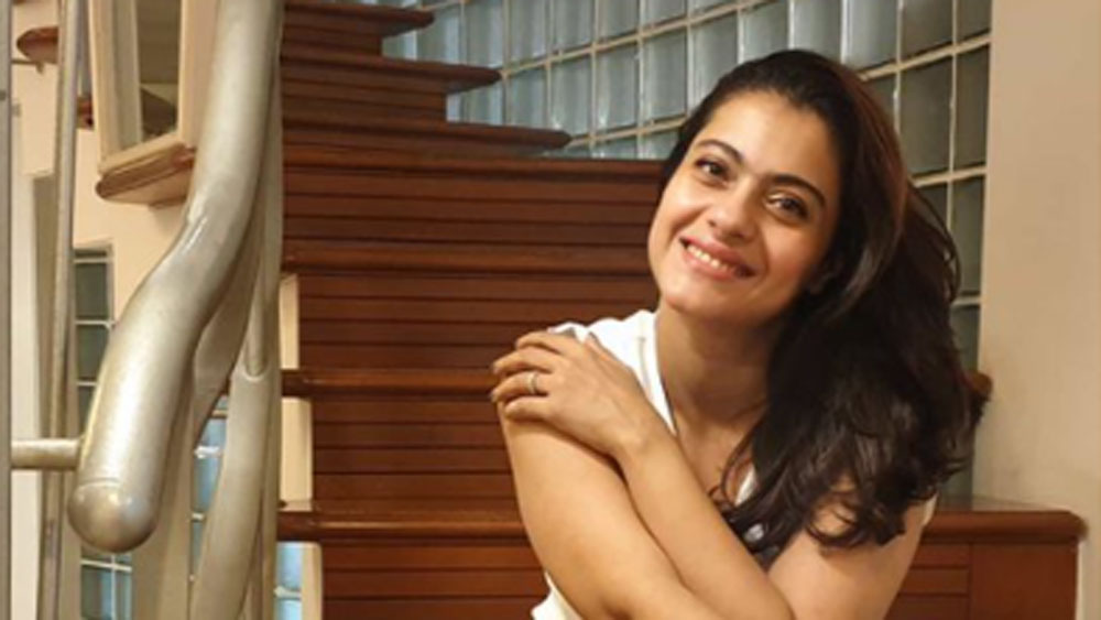 অজয়ের ঘনিষ্ঠ সূত্রে খবর, গত ৭ মে বাংলোটির চাবি হাতে পেয়েছেন অজয়। এখনও সেখানে থাকতে শুরু করেননি তিনি। অন্দরসজ্জাতেও হাত লাগাননি অজয়-কাজল।