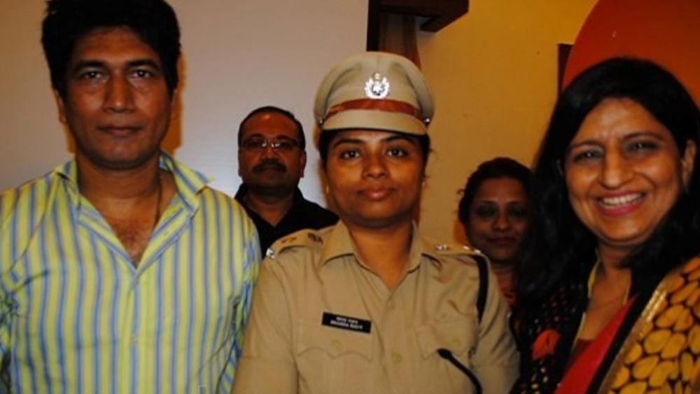 শারদার সঙ্গে যাঁরা কাজ  করেছেন, তাঁরা প্রত্যেকেই মেনেছেন, তাঁর কাজের ধরন একেবারে আলাদা।