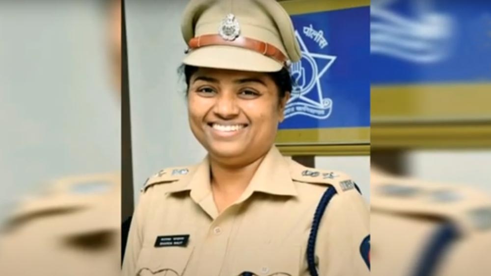 এক সন্তানের মা শারদার জন্ম মহারাষ্ট্রের নাসিকে।