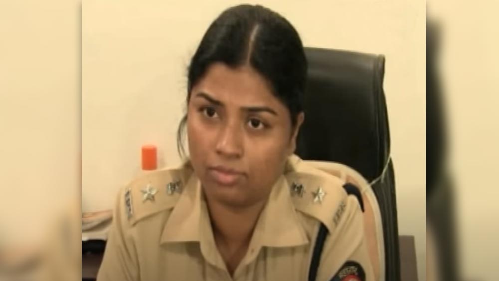 মহারাষ্ট্র পুলিশ মহলে শারদা পরিচিত বাস্তবের ‘সিংঘম’ হিসাবে। মহারাষ্ট্র পুলিশ মহলে তাঁকে নিয়ে একটি কথা চালু আছে। বলা হয় শারদা যখনই যেখানে গিয়েছেন, হয় অপরাধীরা অপরাধ করা বন্ধ করে দিয়েছে, না হলে এলাকা ছেড়ে পালিয়ে গিয়েছে।