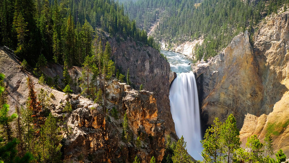 আমেরিকার সংবিধানে আইনের এমন ফাঁক থেকে গিয়েছে যে এই প্রায় ১৩০ বর্গ কিলোমিটার এলাকায় কেউ খুন করেও সকলের সামনে দিয়ে হেঁটে বেরিয়ে যেতে পারবে। তার সাজাও হবে না।