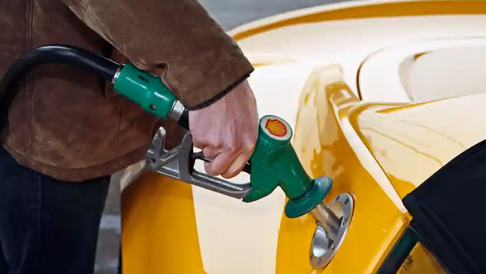 ৩ জুন, বৃহস্পতিবার কলকাতায় পেট্রলের দাম ৯৪.৫০ টাকা। যেখানে মুম্বই আবার ১০০-র গণ্ডি পেরিয়ে পৌঁছে গিয়েছে ১০০.৭২ টাকায়।