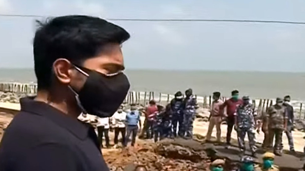 তাজপুরে নাম না করে দুর্নীতি প্রসঙ্গে অভিষেক নিশানা করলেন রাজীব এবং শুভেন্দুকে