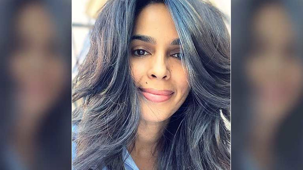 বাড়ির ভিতরের ছবি খুব একটা নেটমাধ্যমে ভাগ করেন না তিনি। তবে বাইরের ছবি মাঝে মধ্যেই দিয়ে থাকেন।