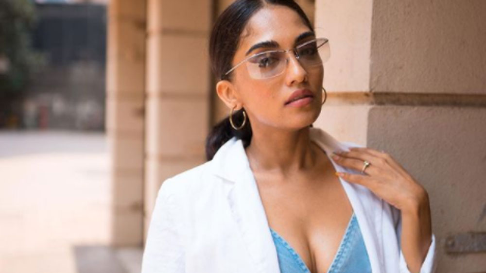 ননদের সঙ্গে তাঁর সম্পর্ক কেমন? এক সাক্ষাৎকারে শ্রীমার স্পষ্ট জবাব, “আর পাঁচজনের মতোই”।