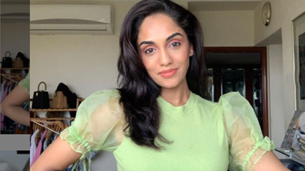 ইনস্টাগ্রামে তাঁর পোস্ট তাক লাগিয়ে দেবে। স্টাইলে তিনি কিছু কম যান না ঐশ্বর্যর থেকে।